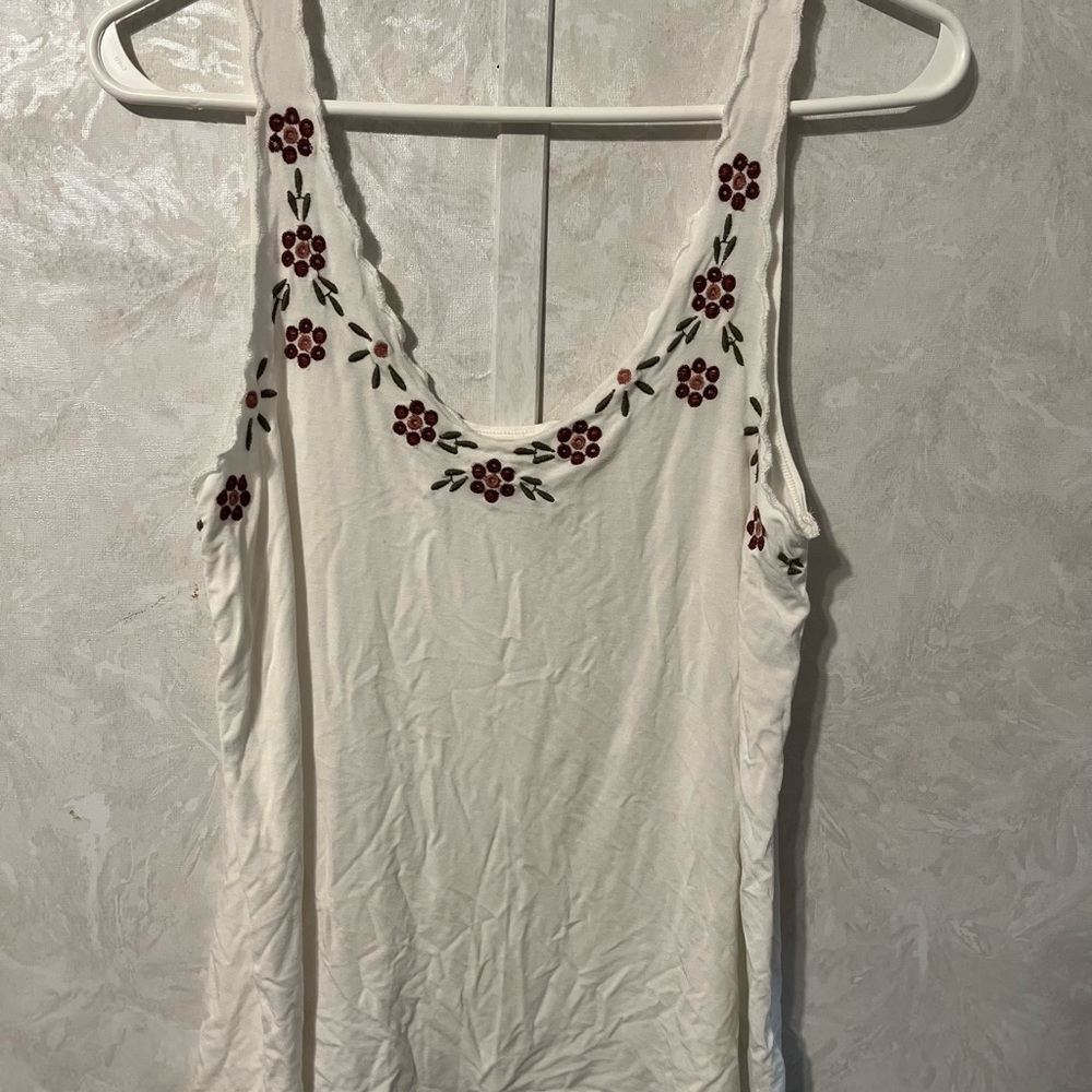 White tank top and soft 🧸💓